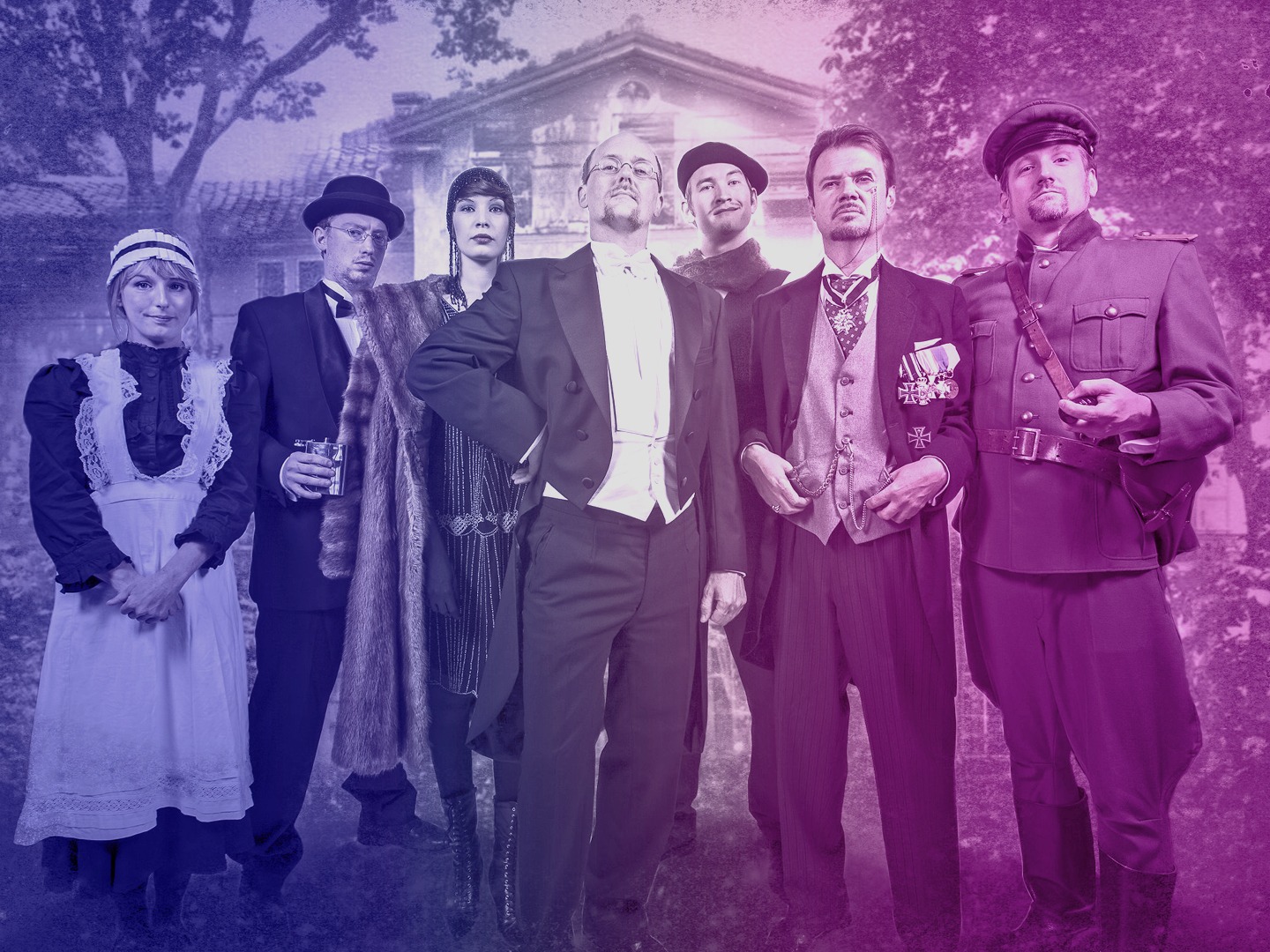 Eine Gruppe von acht Personen in historischen Kostümen, darunter ein Butler und eine Dienstmagd.