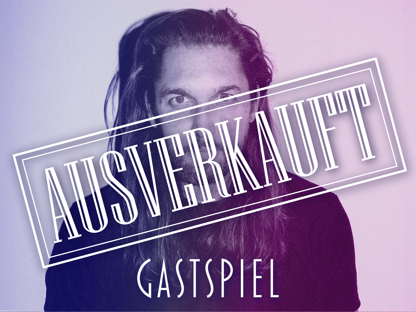 Rasmus Syman mit lila Kontrastfilter, große Typo „AUSVERKAUFT“ und „GASTSPIEL“, diagonales Rahmen-Design, klare Schriftlinien